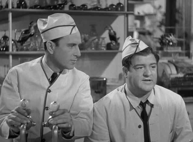 ˭ɵ Abbott.And.Costello.Who.Done.It.1942.1080p.BluRay.x264.DTS-FGT 7.01GB-3.png