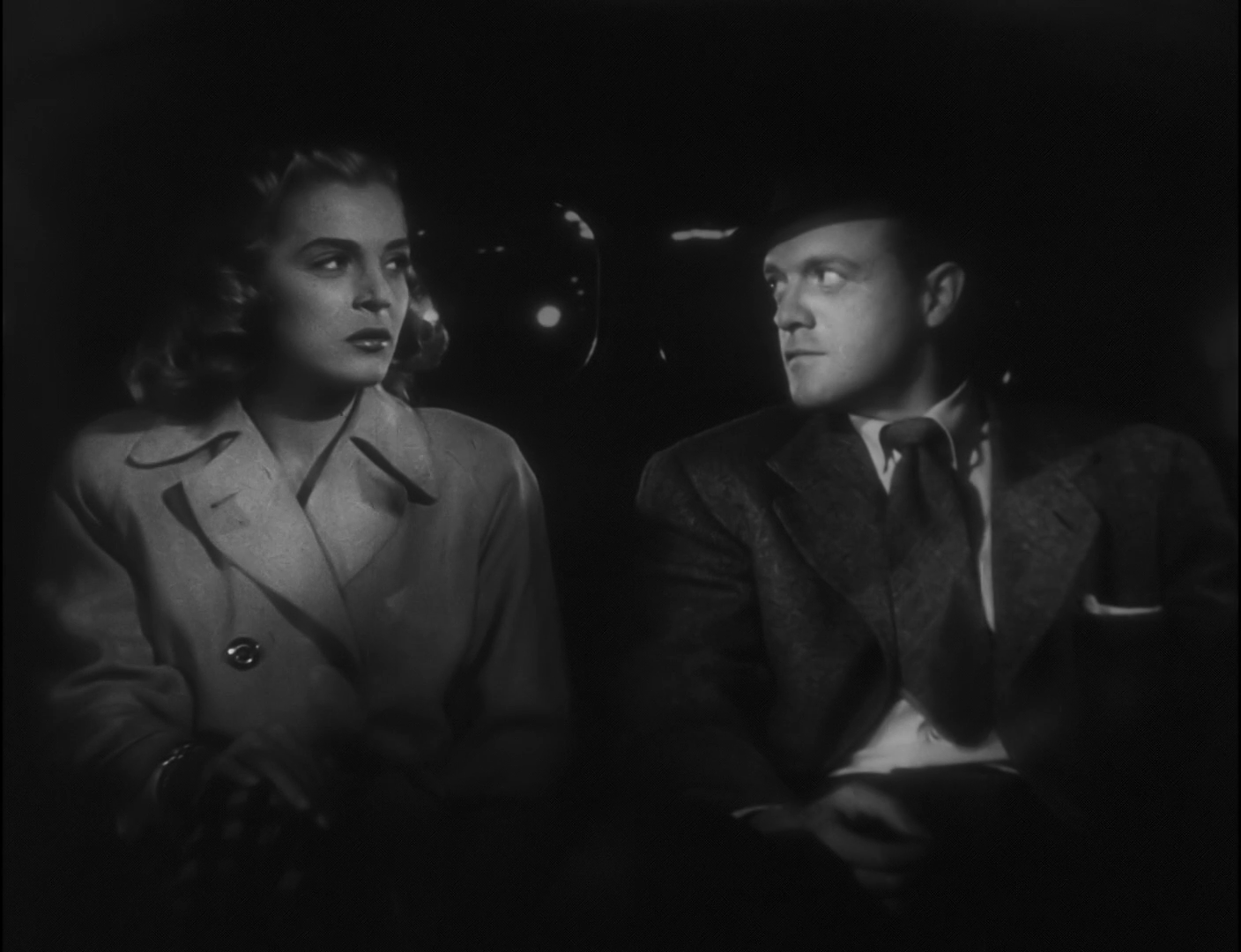 氮/ɯ.˿İ The.Strange.Love.of.Martha.Ivers.1946.1080p.BluRay.x264-PSYCHD 7.6-5.png