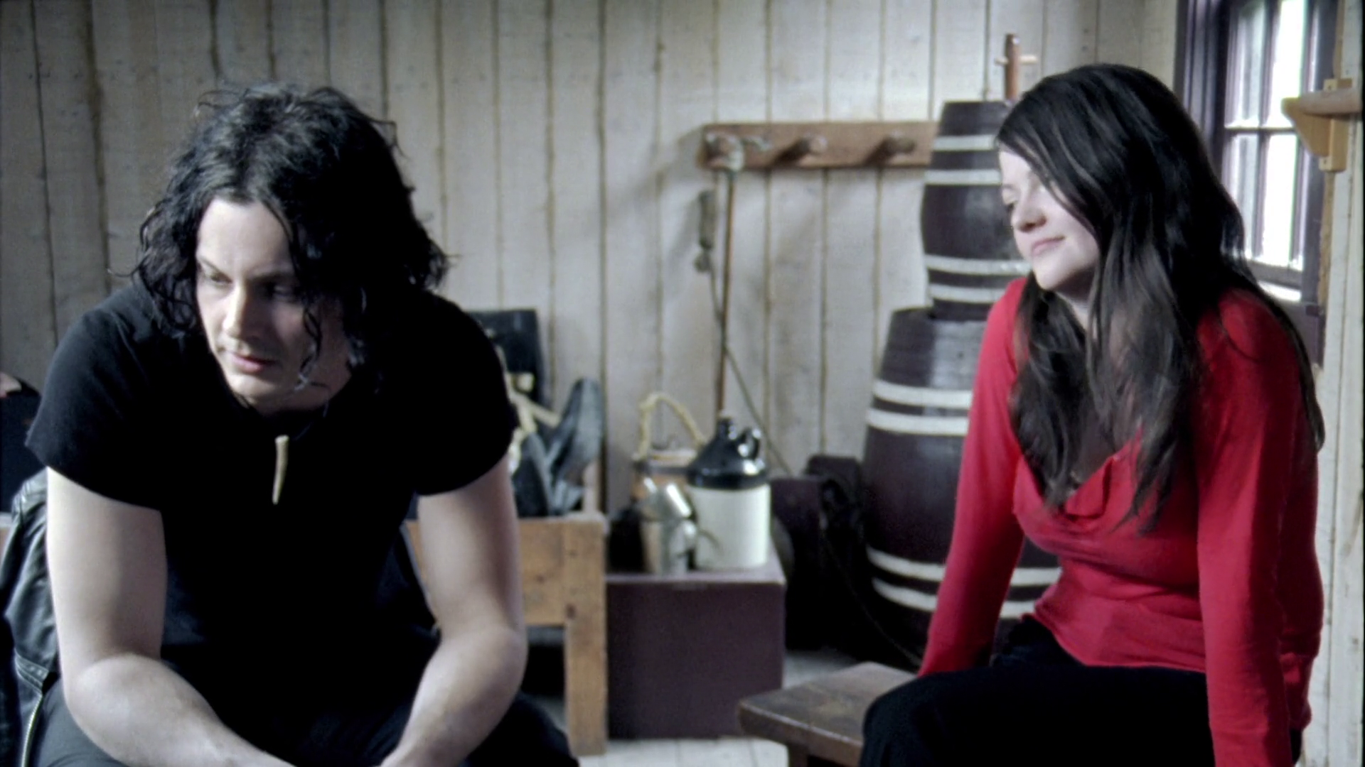 â The.White.Stripes.Under.Great.White.Northern.Lights.2009.1080p.BluRay.x264-2.png