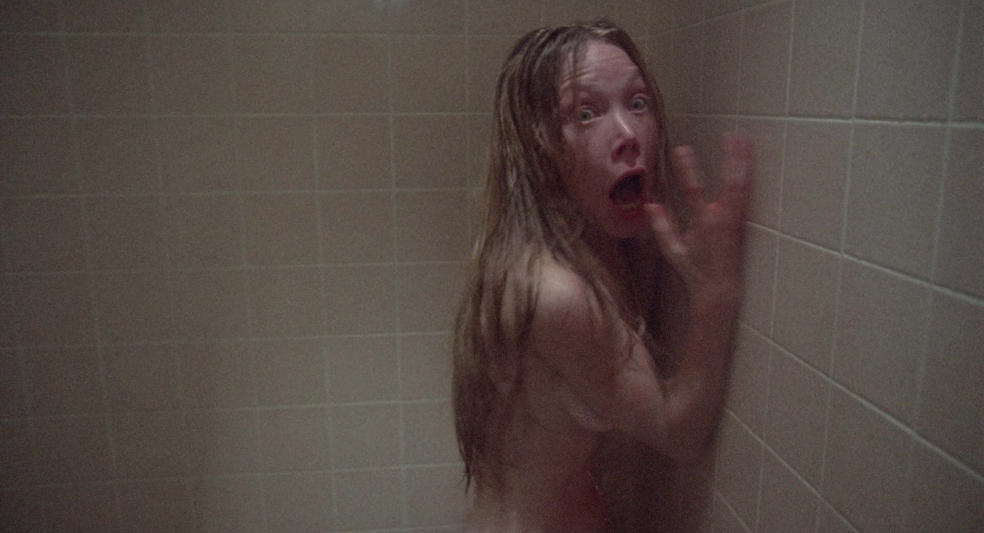 ħŮ/ Carrie.1976.REMASTERED.1080p.BluRay.X264-AMIABLE 9.84GB-2.png