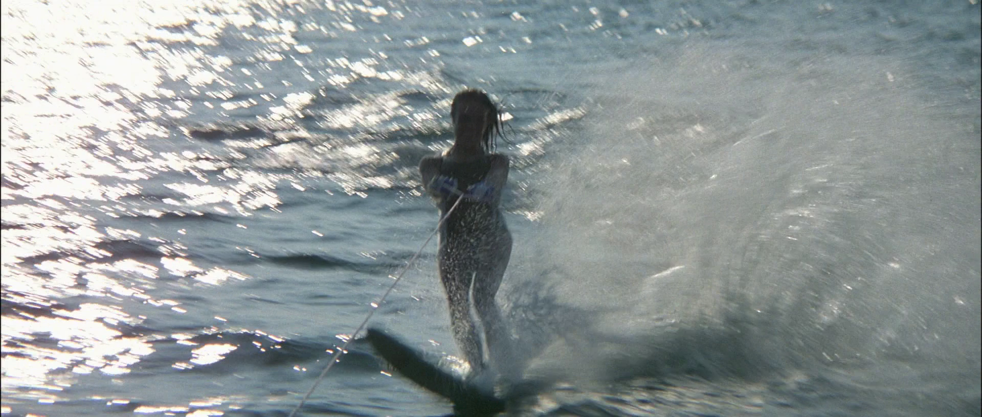 2/ Jaws.2.1978.1080p.BluRay.x264-PSYCHD 12.03GB-5.png