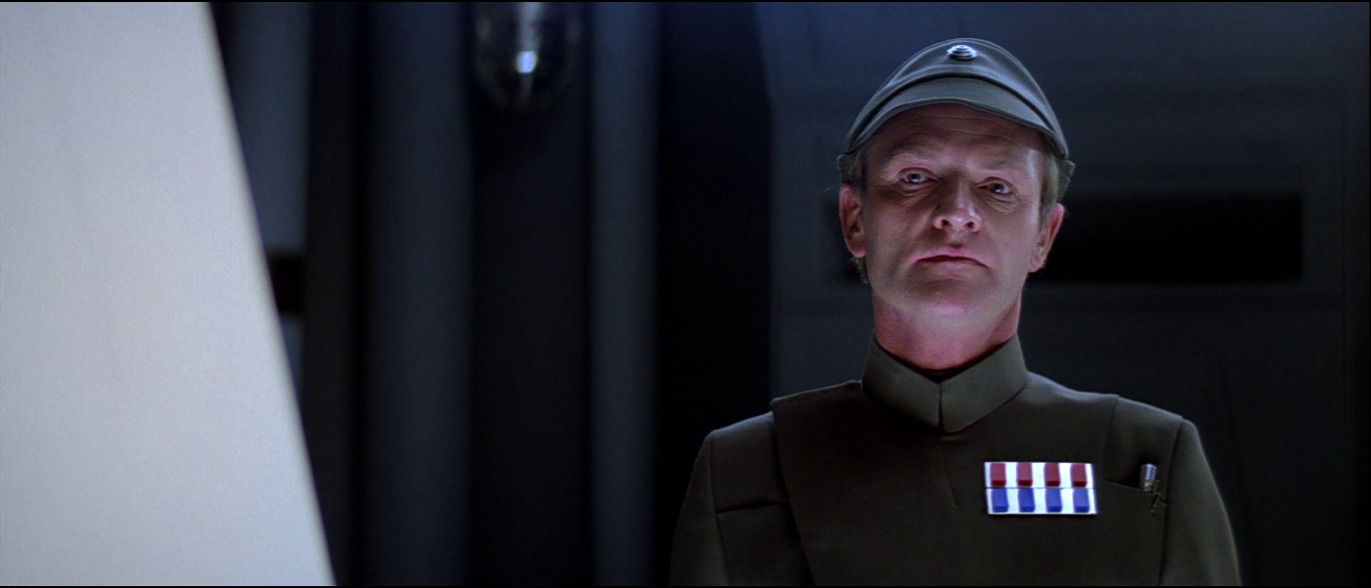 ս2:۹ս/ս5:۹ս Star.Wars.Episode.V.The.Empire.Strikes.Back.1980.1080p.B-4.png